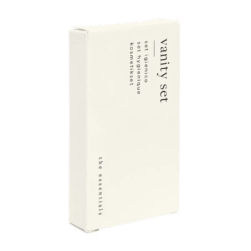 Coffret de cosmétiques dans un étui en carton couleur crème