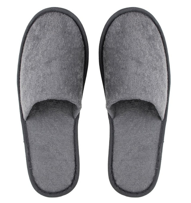 Chaussons fermés en éponge de couleur grise