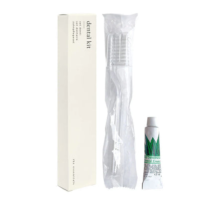 Kit d'hygiène bucco-dentaire dans un étui en carton couleur crème