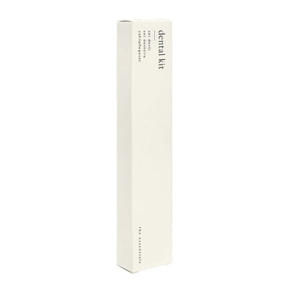 Kit d'hygiène bucco-dentaire dans un étui en carton couleur crème