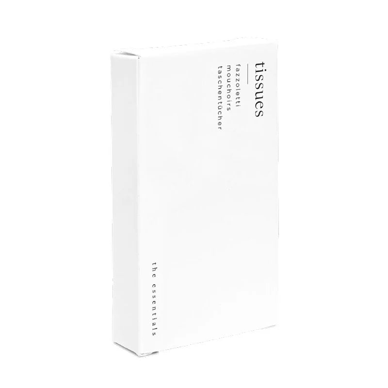 Ensemble de mouchoirs dans un étui en carton blanc