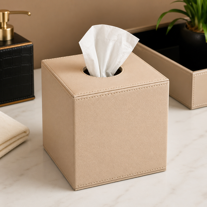 Boîte à mouchoirs carrée en similicuir beige – Hotel Collection